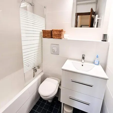 Apartment For 6 People *